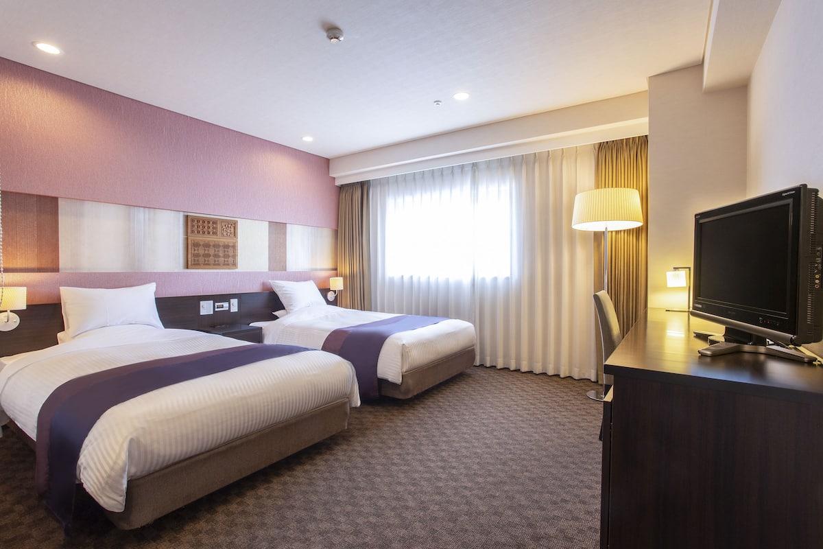 1 bedroom, premium bedding, in-room safe, desk
