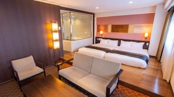 Junior Suite, Non Smoking | 1 bedroom, premium bedding, in-room safe, desk