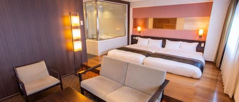 Junior Suite, Non Smoking | Premium bedding, in-room safe, desk, blackout drapes