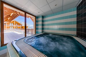 Bain à remous intérieur