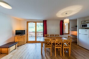 Leilighet, to soverom (for 8) | Oppholdsområde | Flatskjerm-TV