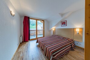 Leilighet, to soverom (for 10) | Lydisolert, barnesenger (inkludert) og wi-fi (mot et tillegg)