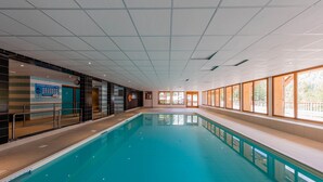 An indoor swimming pool with clear glass walls, a tiled ceiling, and a view of the outdoors through large windows. - Noemys Les Chalets de Bois Méan (Les Orres)