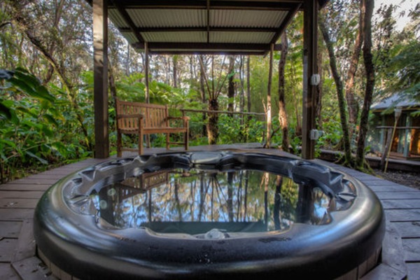 Outdoor spa tub