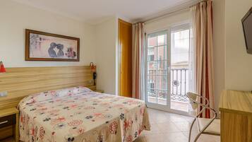 Schreibtisch, schallisolierte Zimmer, kostenloses WLAN, Bettwäsche