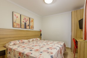 Schreibtisch, schallisolierte Zimmer, kostenloses WLAN, Bettwäsche