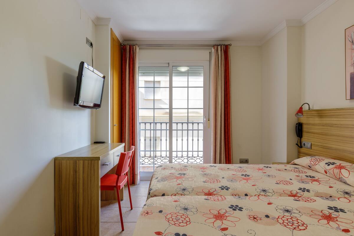 desk, soundproofing, free wifi, bed sheets