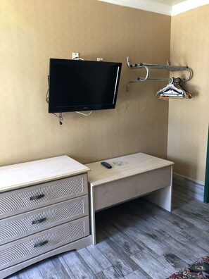 Room, 1 Queen Bed, Smoking | Iron/ironing board, free WiFi, bed sheets, alarm clocks