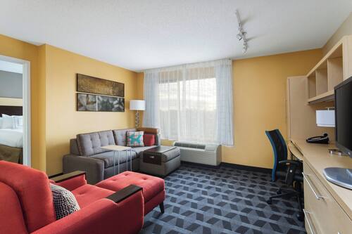 In-room safe, desk, laptop workspace, iron/ironing board
