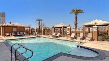 Außenpool (je nach Saison geöffnet)