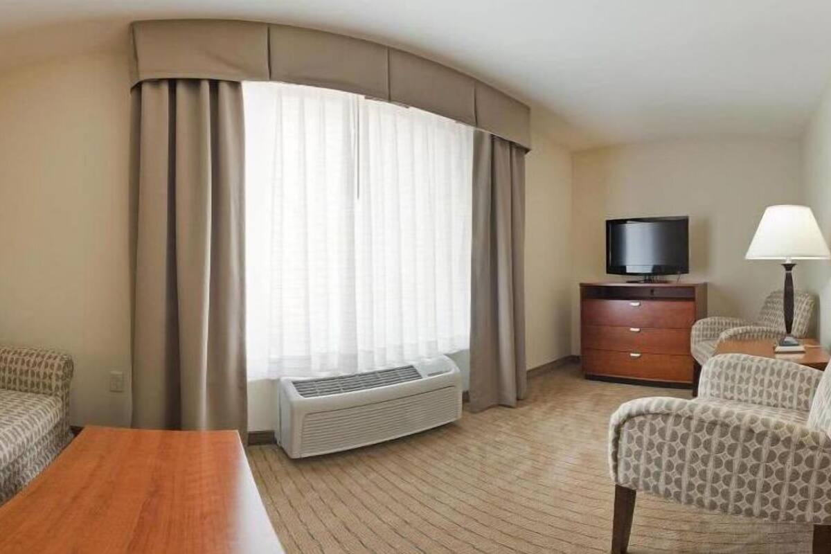 35-inch flat-screen tv with satellite channels, tv