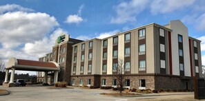 Property entrance - Holiday Inn Express Inn & Suites Searcy by IHG (Searcy)