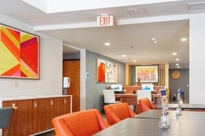 Free daily buffet breakfast - Holiday Inn Express Hotel & Suites, a Lake Zurich-Barrington by IHG (Lake Zurich)