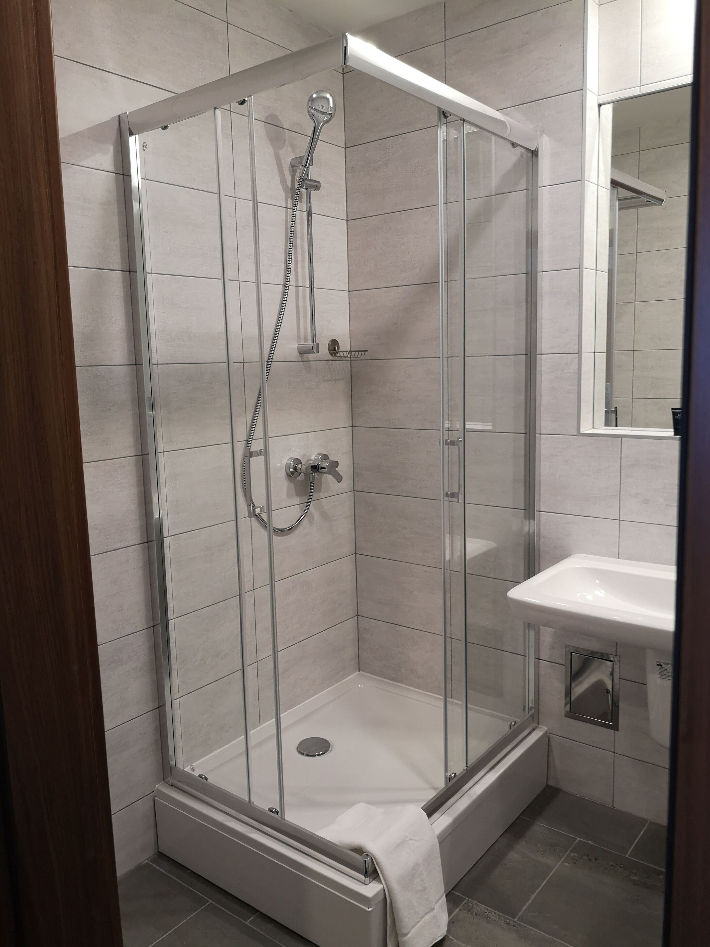 free toiletries, towels