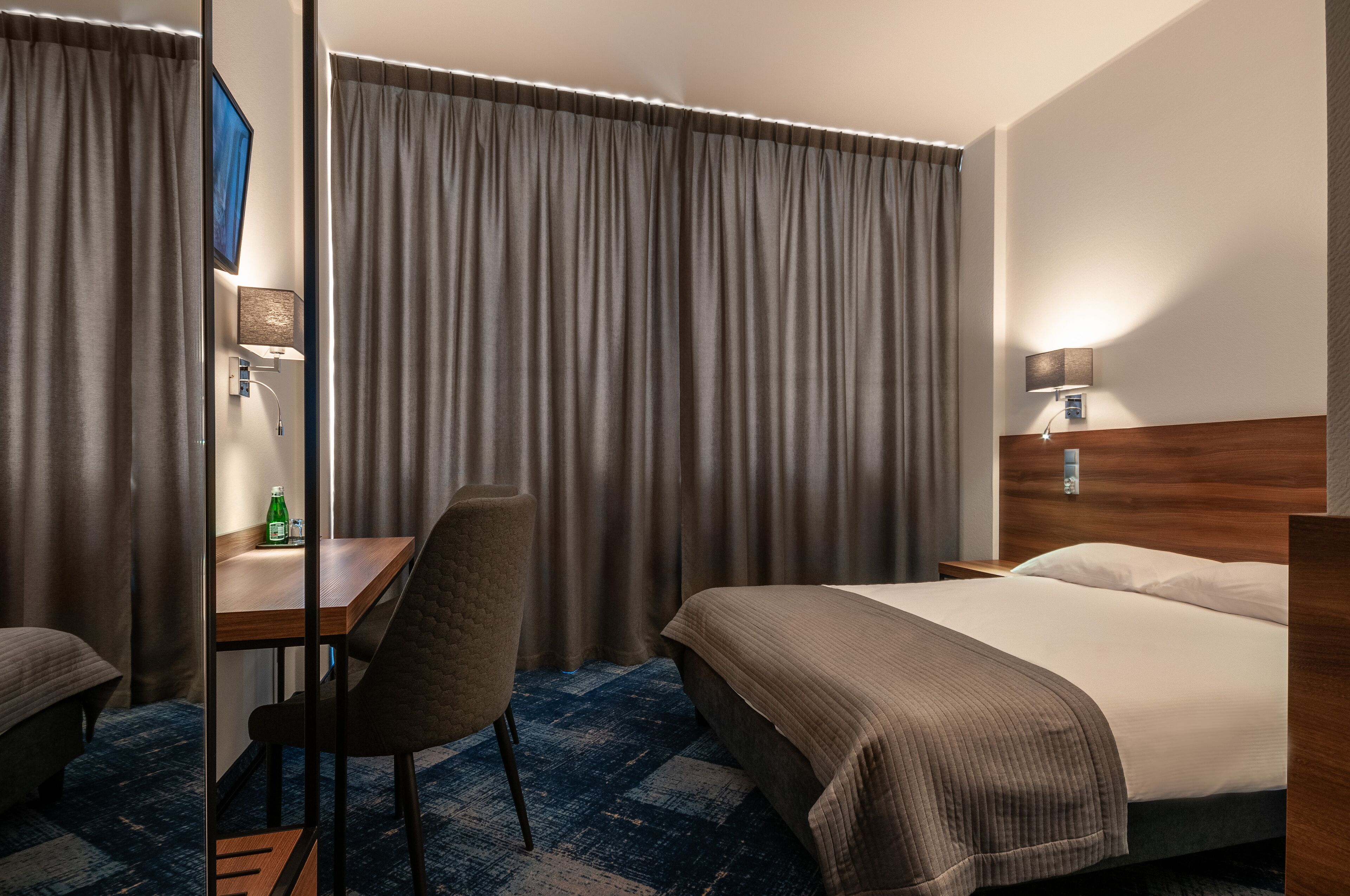 1 bedroom, desk, free wifi, bed sheets