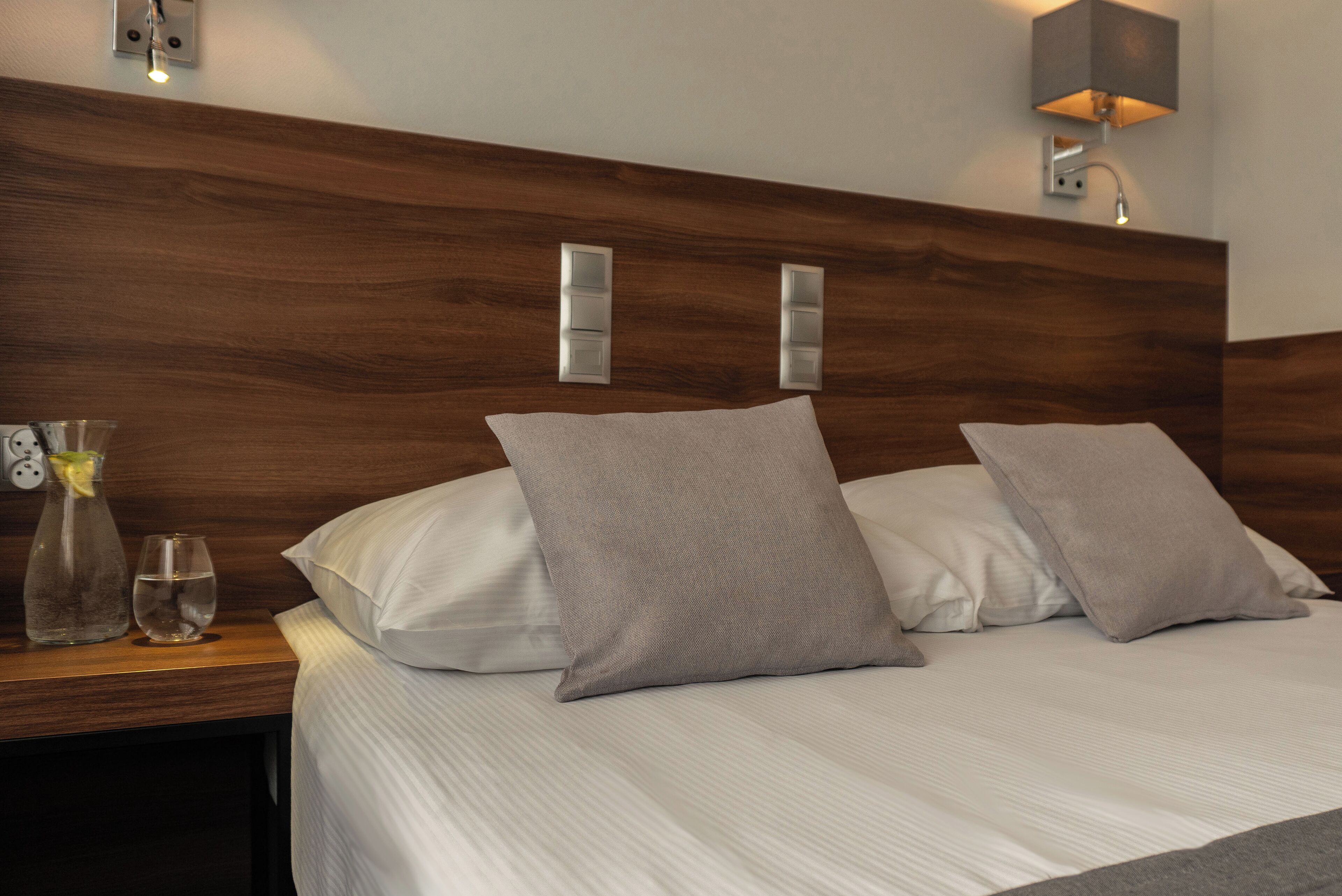 1 bedroom, desk, free wifi, bed sheets