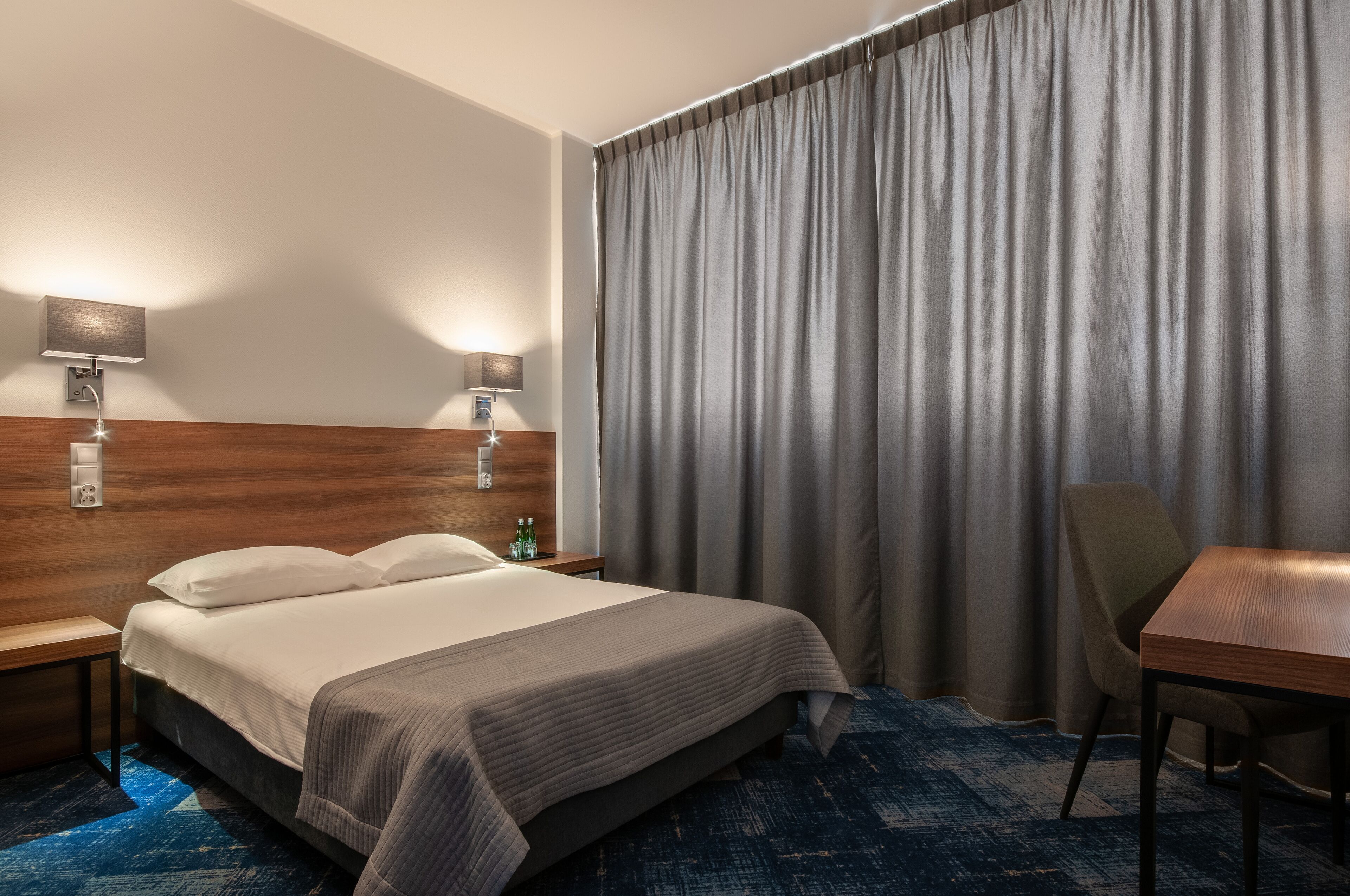 1 bedroom, desk, free wifi, bed sheets