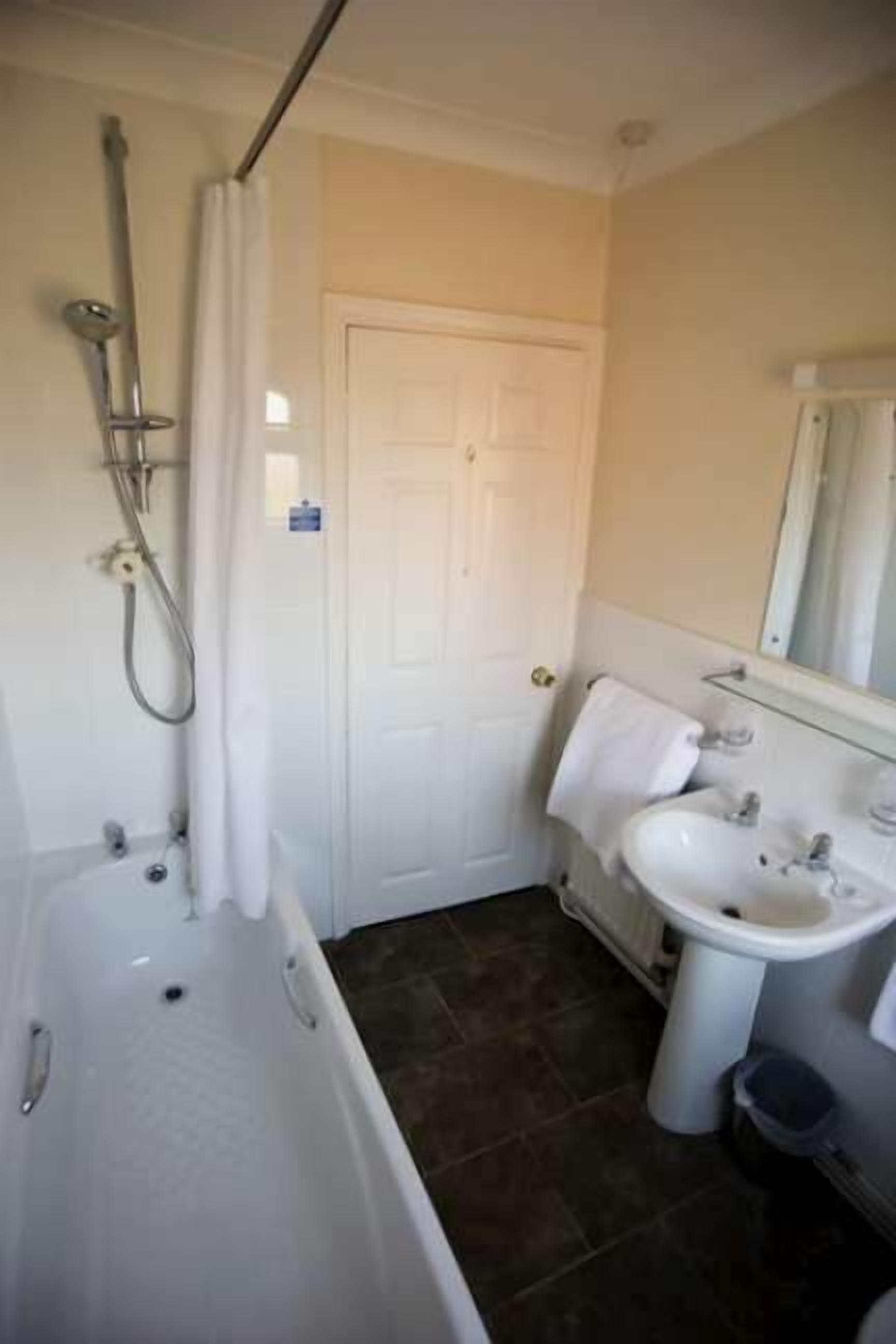 combined shower/bathtub, free toiletries, hair dryer, towels