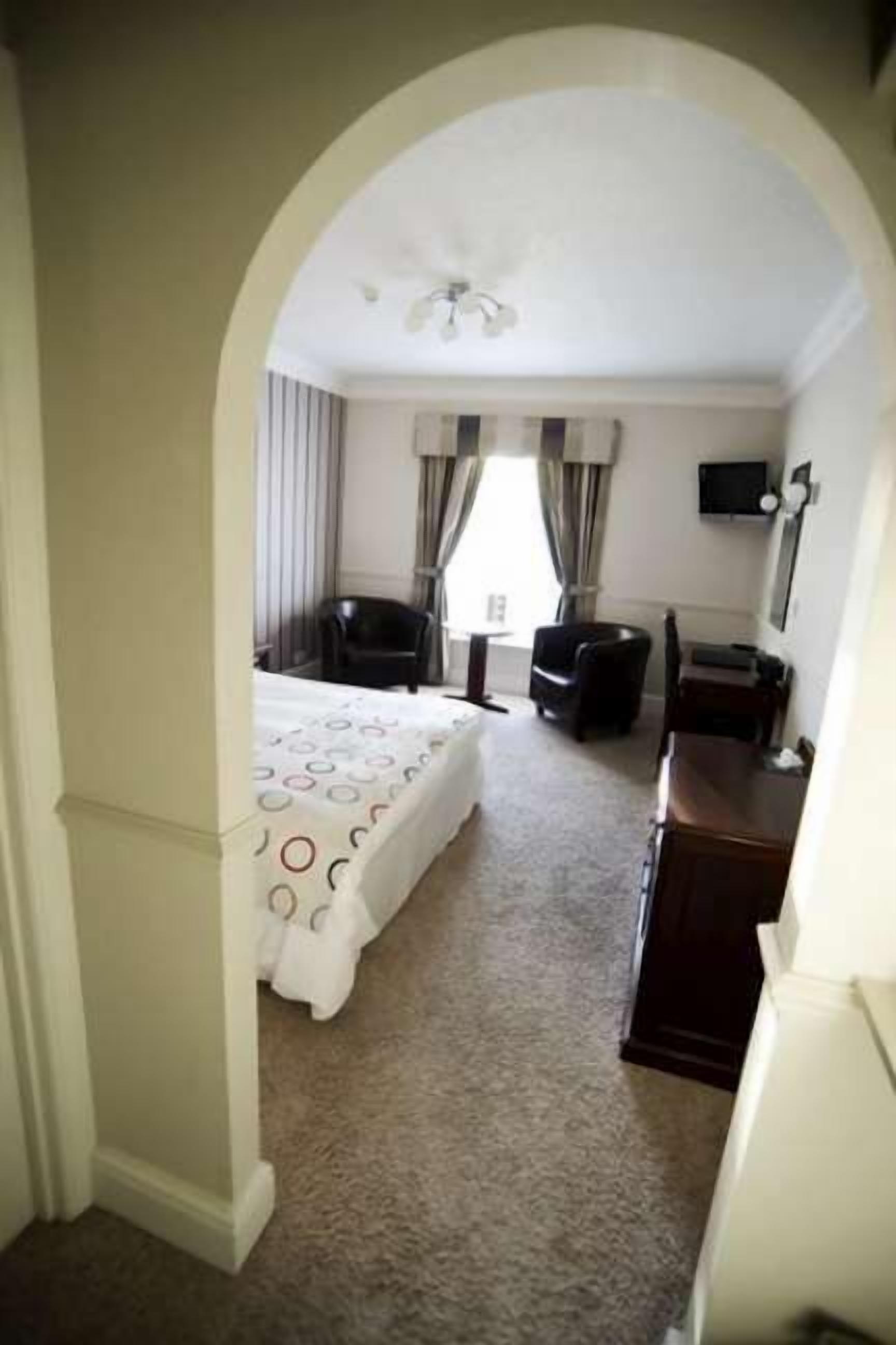 executive double room | soundproofing, free wifi, bed sheets