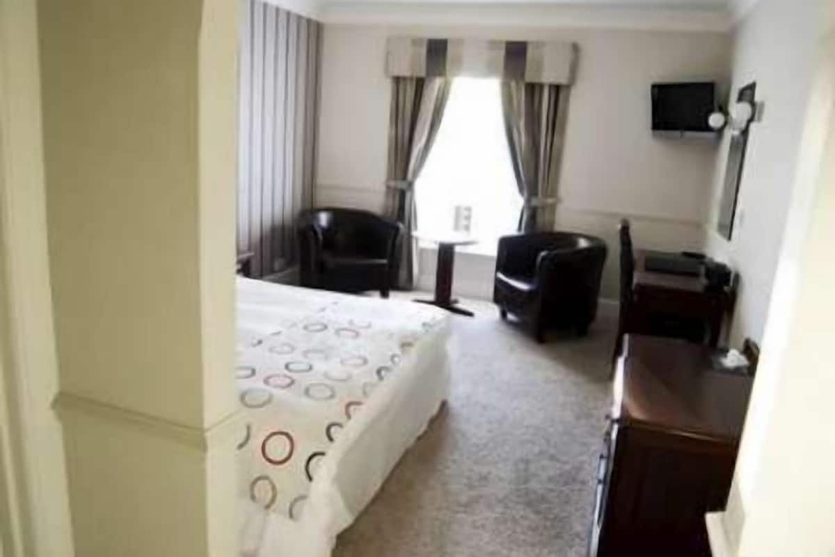 executive double room | soundproofing, free wifi, bed sheets