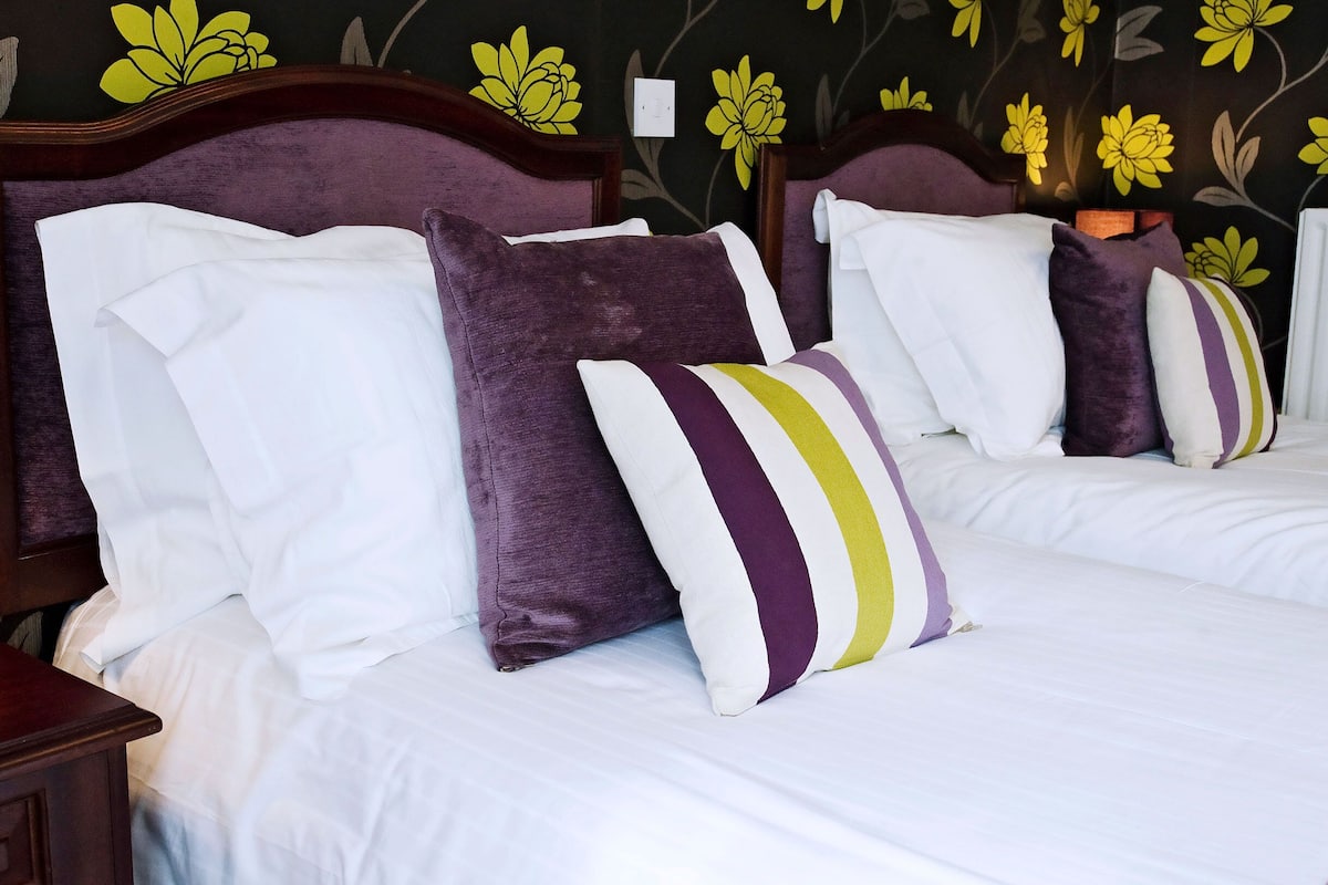 comfort twin room | soundproofing, free wifi, bed sheets
