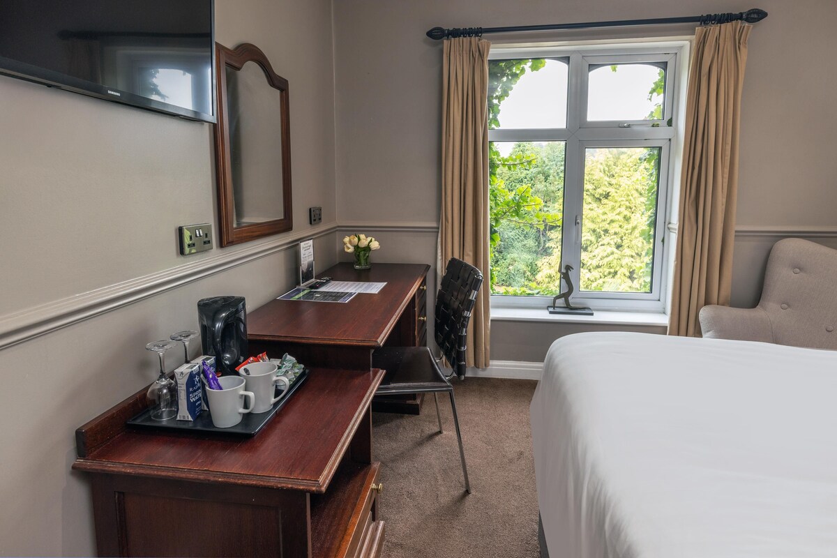 Standard Room, 1 Double Bed, Non Smoking | Soundproofing, WiFi (free), bed sheets