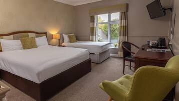 Soundproofing, free WiFi, bed sheets