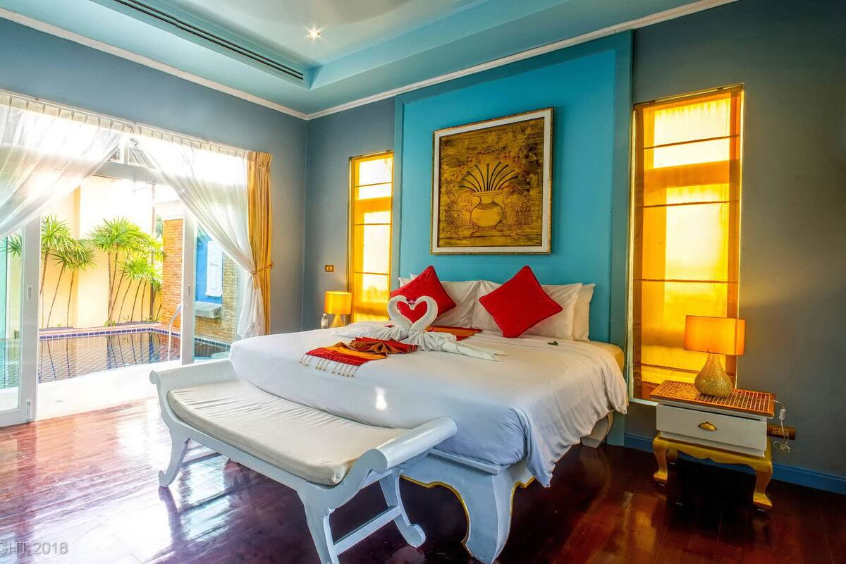 premium villa, 1 bedroom, pool view | premium bedding, down duvets, memory-foam beds, in-room safe