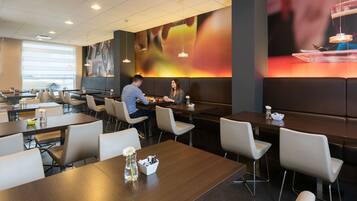 Desayuno buffet todos los días (EUR 16.00 por persona)