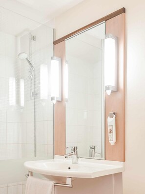 Desk, blackout drapes, soundproofing, iron/ironing board - ibis Sint Niklaas Centrum (Sint-Niklaas)