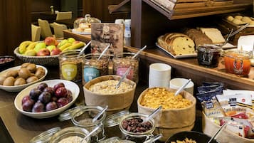Desayuno buffet todos los días (EUR 16.00 por persona)