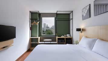 Superior Room, 1 Queen Bed | In-room safe, desk, iron/ironing board, free cribs/infant beds