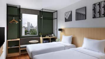 Tomannsrom – superior, 2 enkeltsenger | Safe på rommet, skrivebord, strykejern/-brett og barnesenger (inkludert)