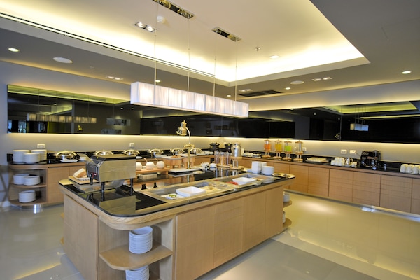 Daily buffet breakfast (THB 282 per person)