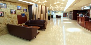 Coin salon dans le hall