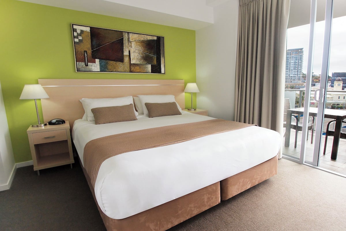 Laptop workspace, iron/ironing board, WiFi (surcharge), bed sheets