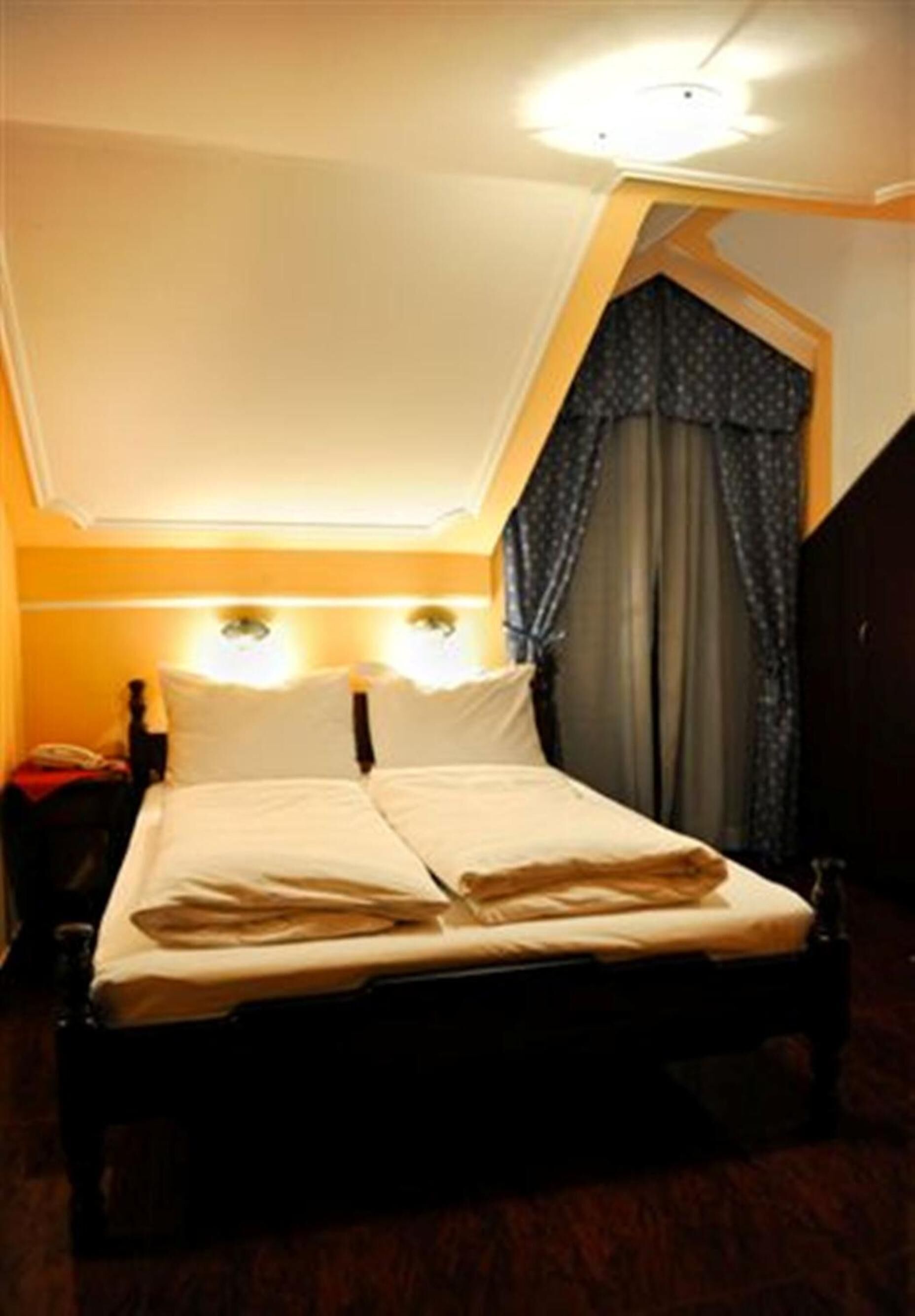 1 bedroom, premium bedding, minibar, in-room safe