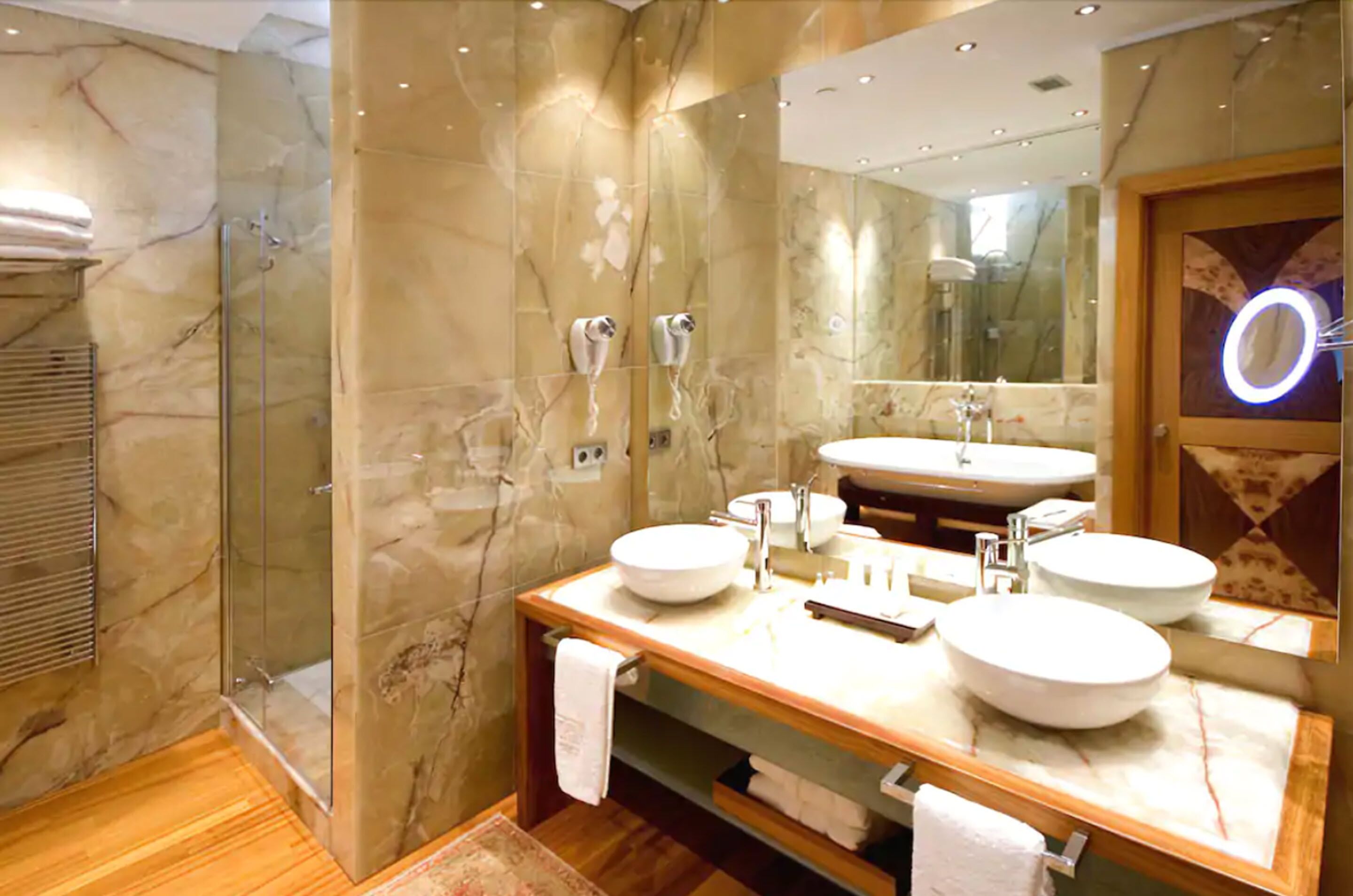 grand suite, terrace, partial sea view | bathroom | free toiletries, hair dryer, slippers, towels