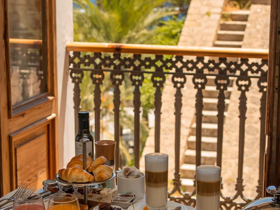 Suite (Bath with jets) | Een minibar, een kluis op de kamer, een bureau, een laptopwerkplek