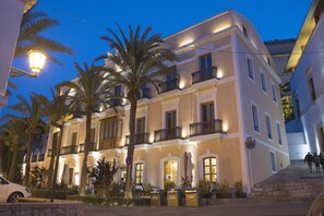 Façade de l’hébergement - soirée/nuit