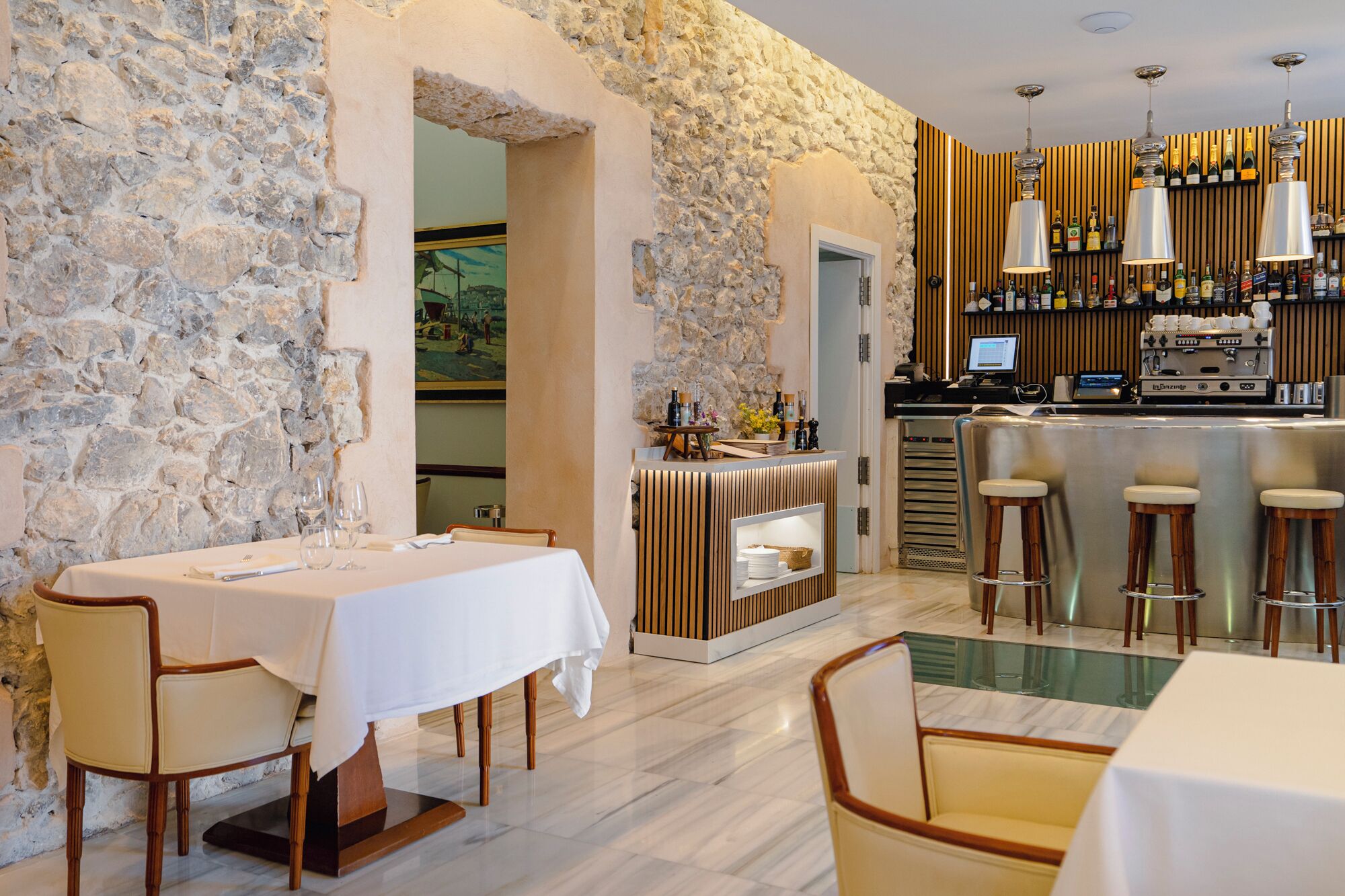 breakfast, lunch and dinner served