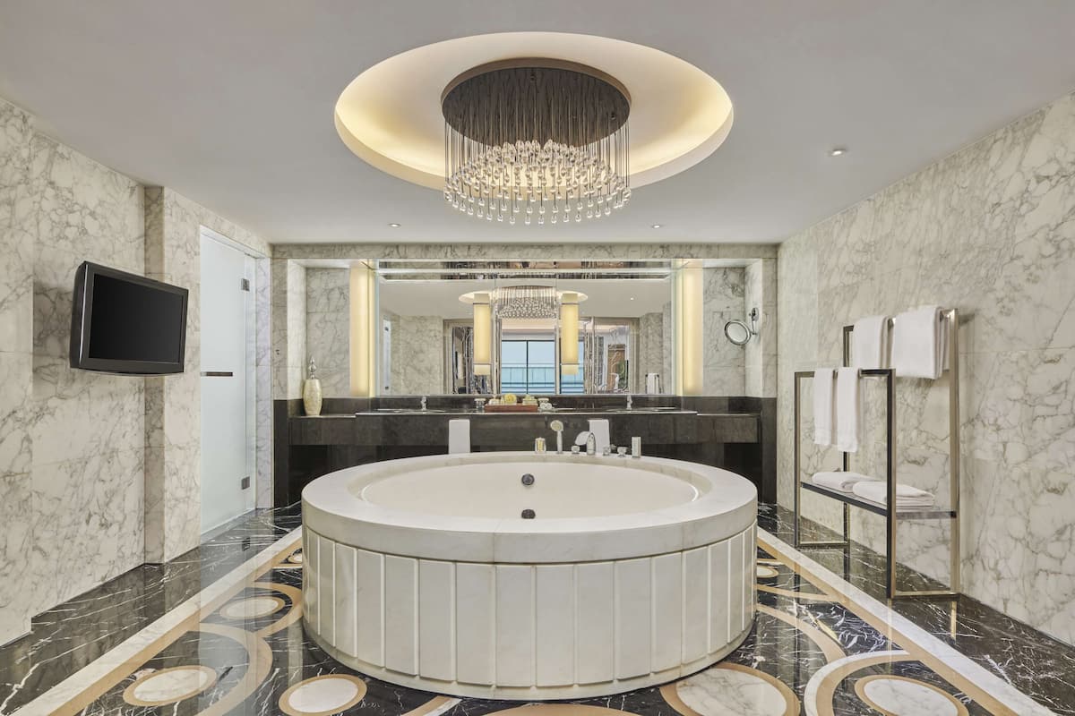 presidential suite, 2 bedrooms, balcony | bathroom | combined shower/bathtub, hair dryer, bathrobes, slippers