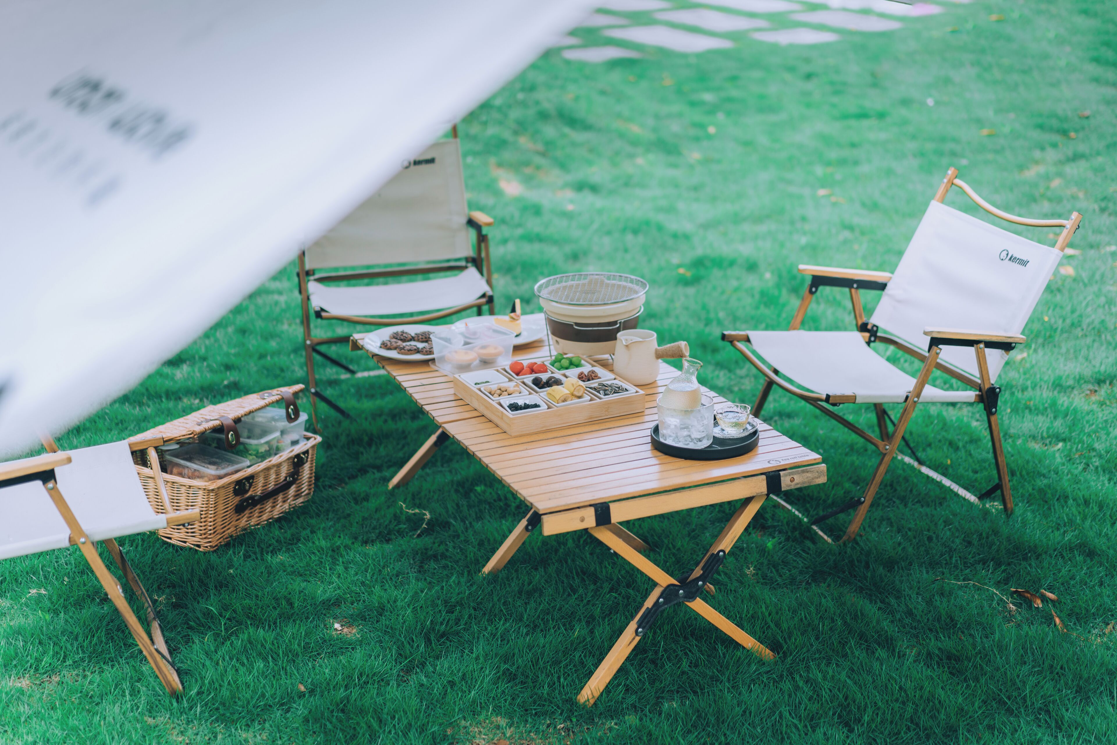 2 restaurants, breakfast, lunch, dinner served; chinese cuisine