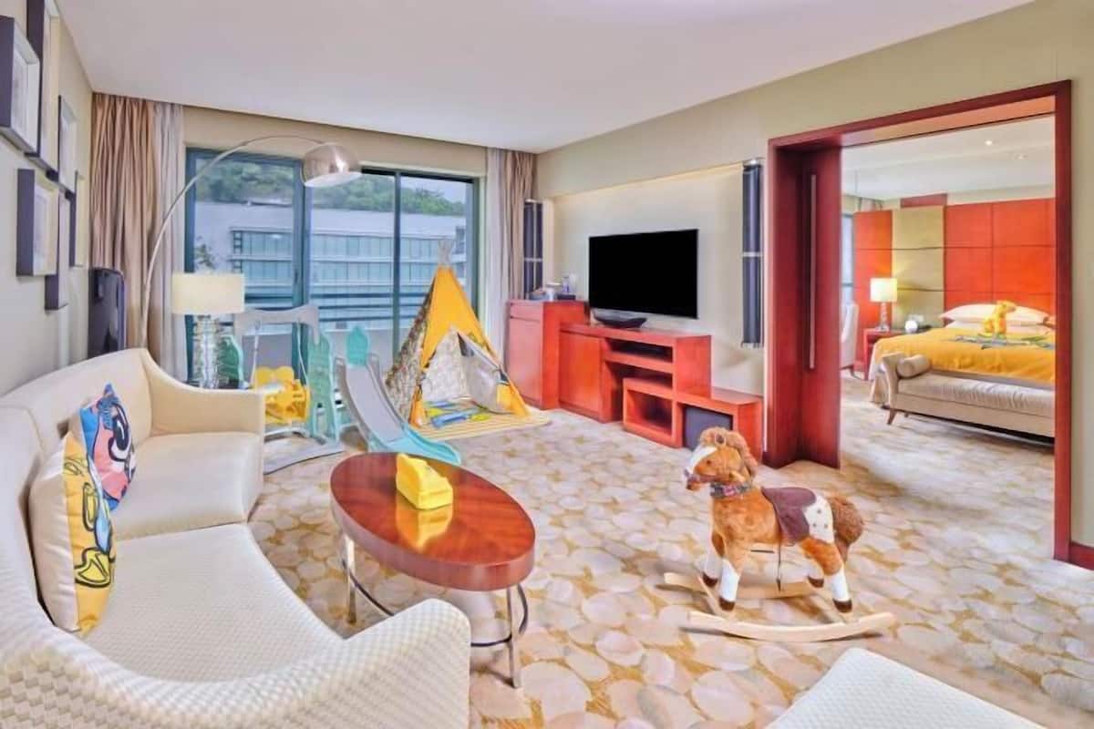 Minibar, in-room safe, desk, laptop workspace