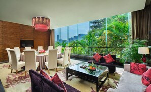2 restaurants; breakfast, lunch, and dinner served - Hilton Guangzhou Science City (Guangzhou)