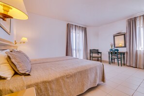 Desk, WiFi, bed sheets