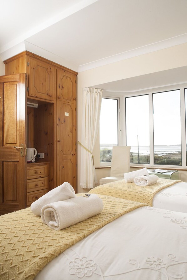 Desk, free cots/infant beds, free WiFi, bed sheets