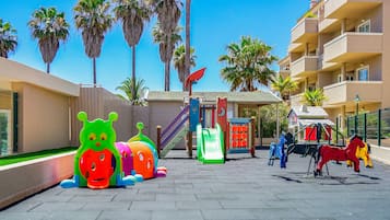 Children’s play area – outdoor