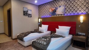 Superior Double Room | Minibar, desk, blackout drapes, soundproofing