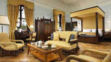 Hochwertige Bettwaren, Daunenbettdecken, Minibar, Zimmersafe